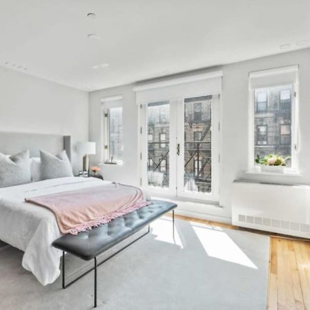 Luxe Studio With Charming Juliet Balcony Appartement New York Buitenkant foto