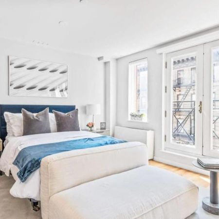 Luxe Studio With Charming Juliet Balcony Appartement New York Buitenkant foto