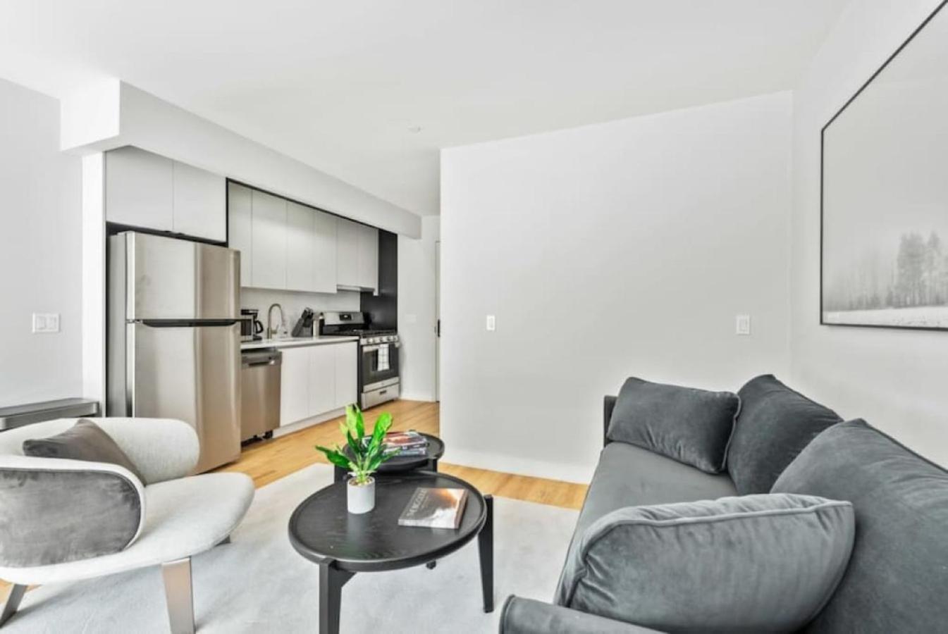 Luxe Studio With Charming Juliet Balcony Appartement New York Buitenkant foto