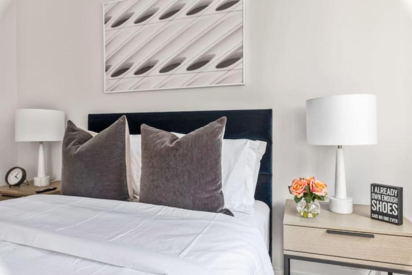Luxe Studio With Charming Juliet Balcony Appartement New York Buitenkant foto