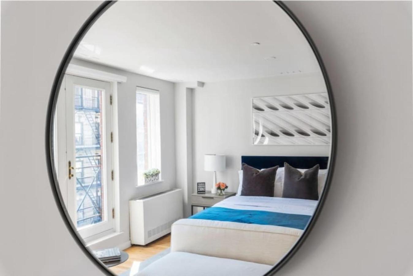 Luxe Studio With Charming Juliet Balcony Appartement New York Buitenkant foto