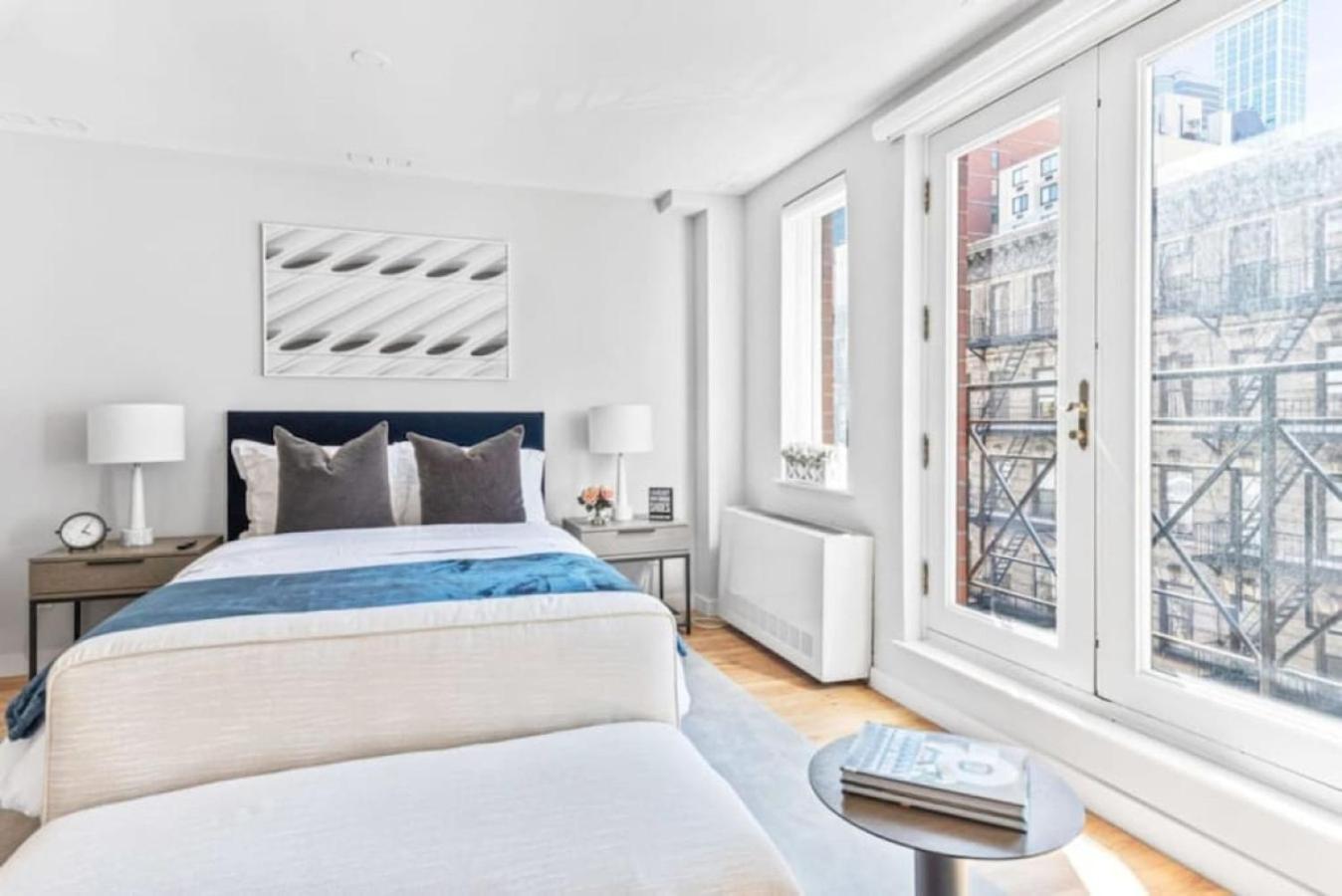 Luxe Studio With Charming Juliet Balcony Appartement New York Buitenkant foto